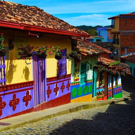 Hotel El Paisaje Guatape Bagian luar foto