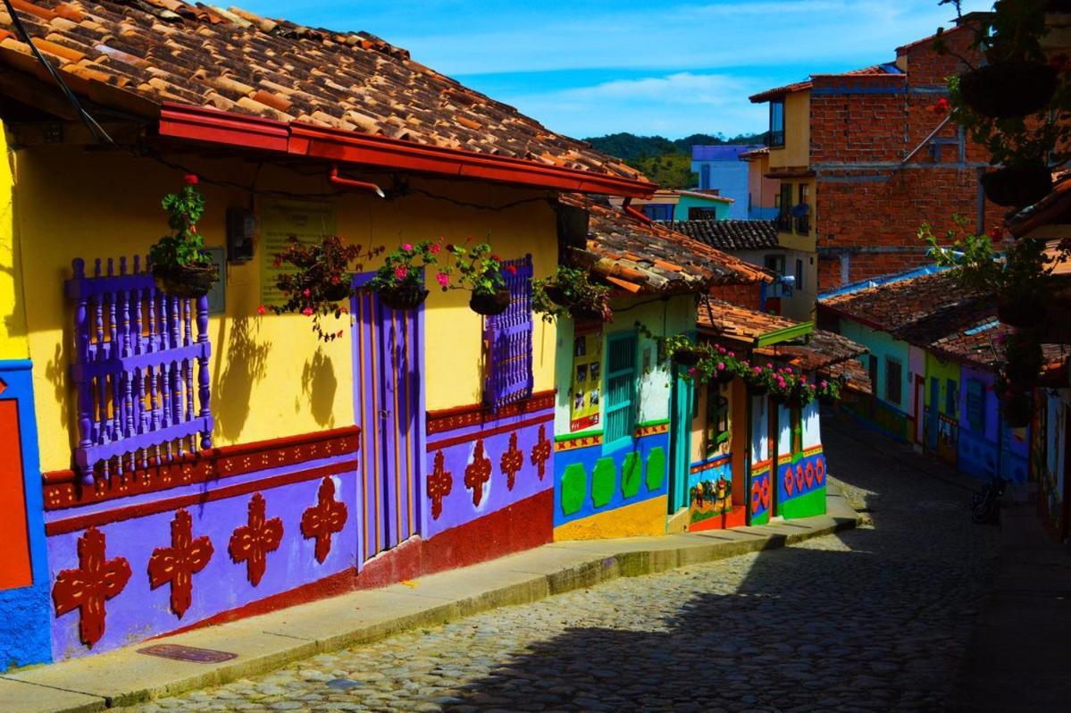 Hotel El Paisaje Guatape Bagian luar foto